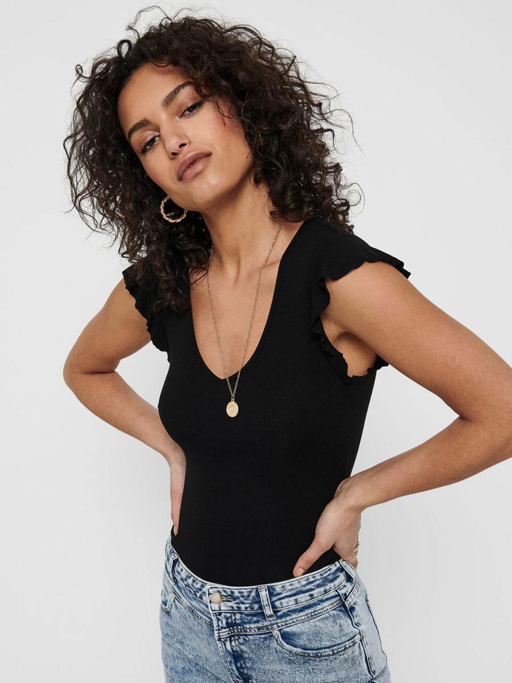 Μπλούζα ONLY Ριπ Μαύρη με Βολάν